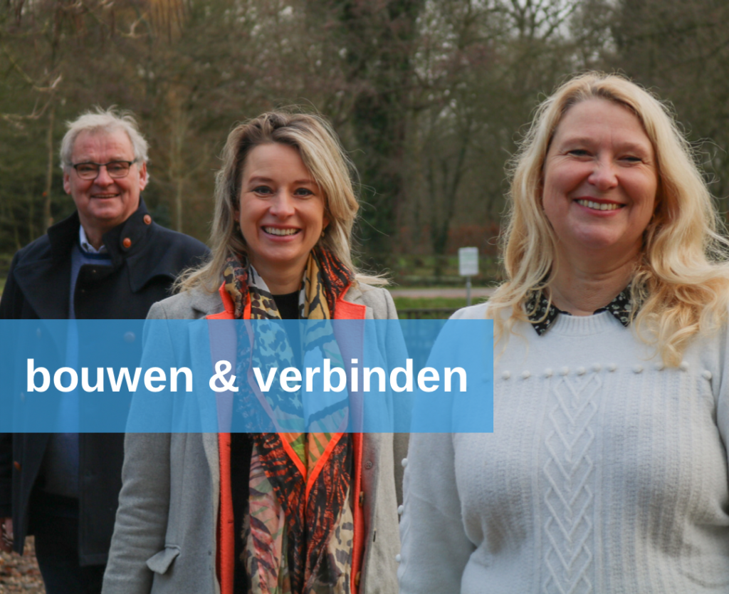 Raadsleden Chris Portengen en Marieke Versloot, samen met wethouder Karin van Vliet. Raadslid Jan van Sligtenhorst ontbreekt op de foto. | Copyright 2022 Streekbelangen